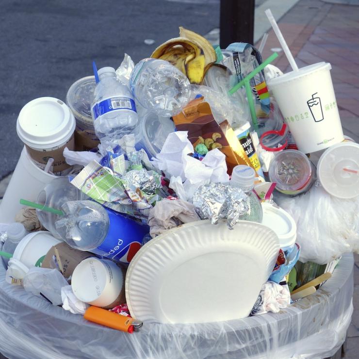 Waste_garbage_can_overflowing_ReThink Disposable